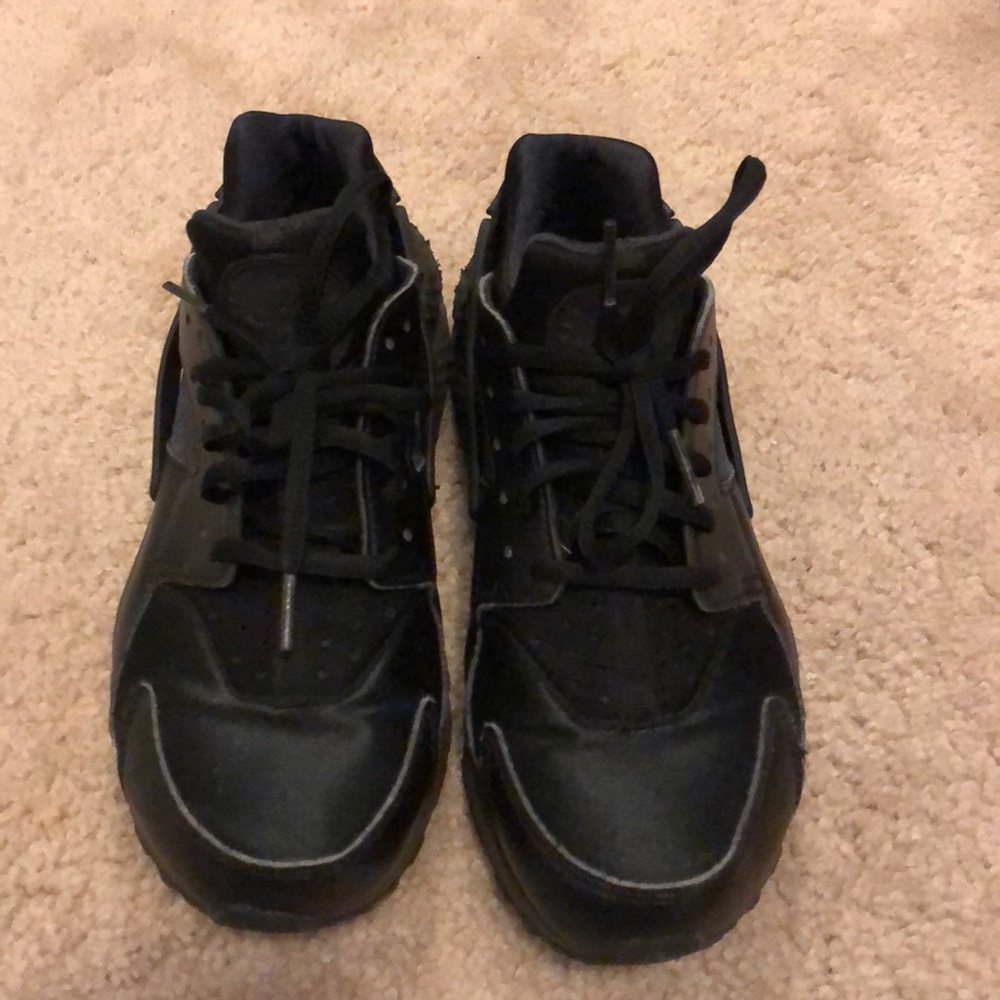 Black Nike huaraches, size 8